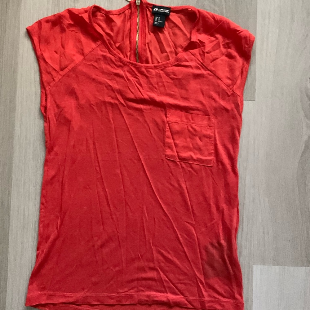 H&M Top with zipper back detail